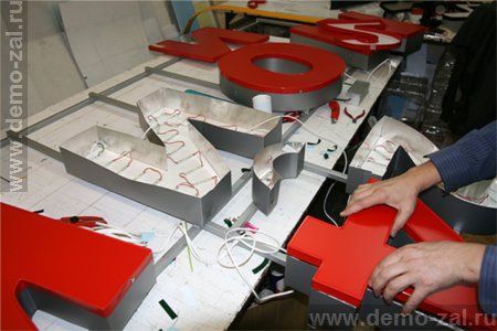 Изготовление световых букв в Москве